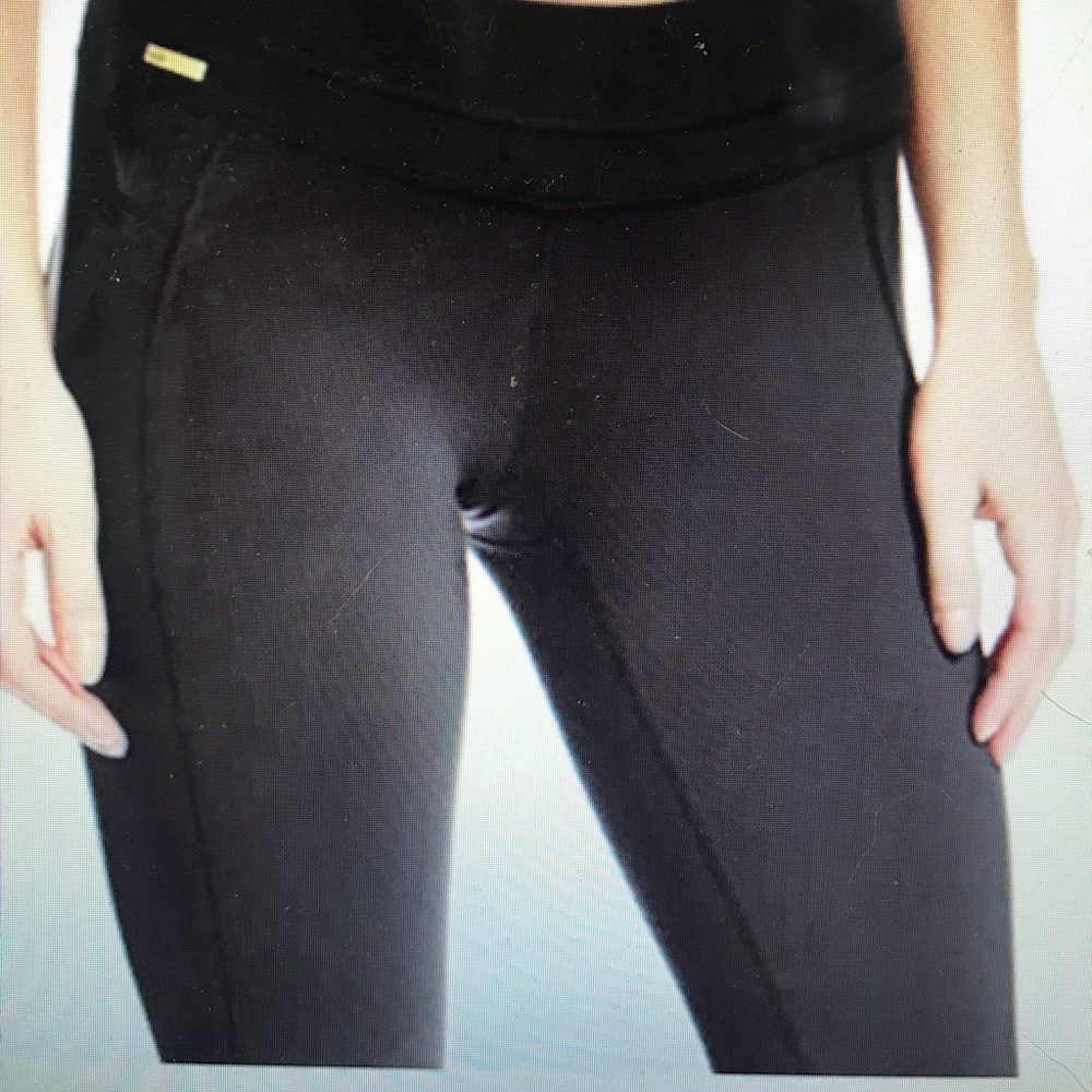 “LOLE” Black Ladies Leggings .